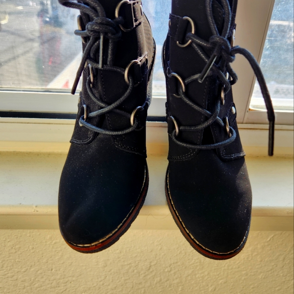 Whitemt Black Bootie 6 1/2  women